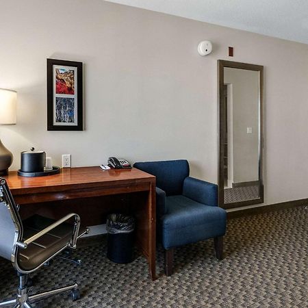 Comfort Inn & Suites Logan Near University Eksteriør billede